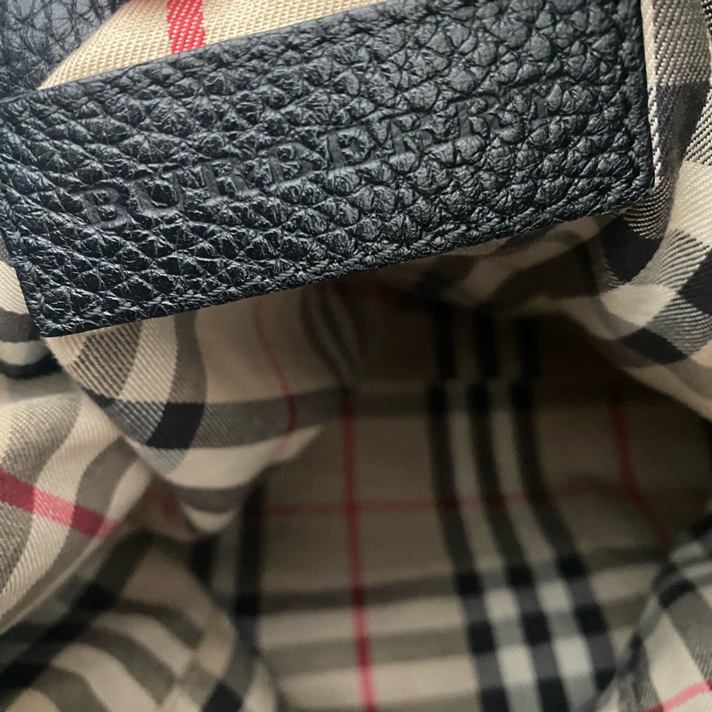 Authentic Burberry hobo calfskin purse - Picture 4 of 8